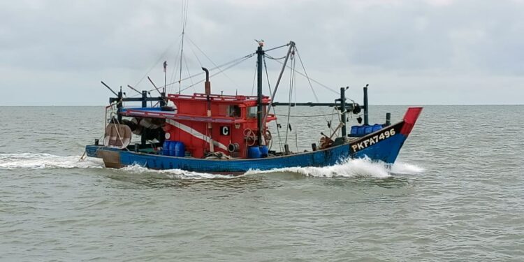 Digagalkan, Aksi  Kapal Ikan Asing Ilegal di Selat Malaka