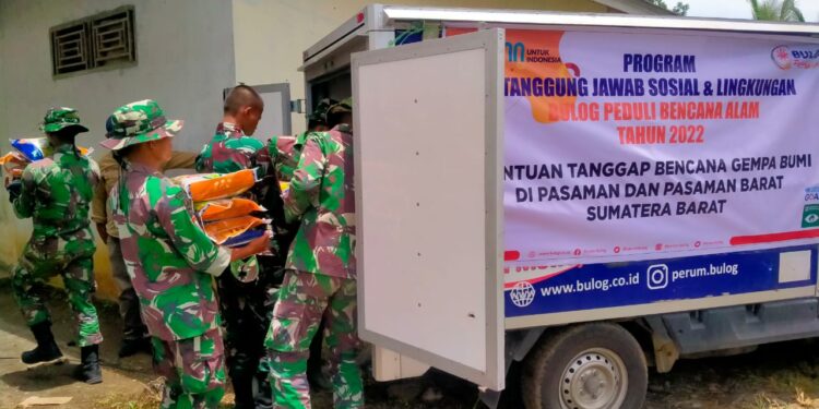 BULOG Kirim Bantuan Sandang dan Pangan untuk Korban Gempa Sumbar