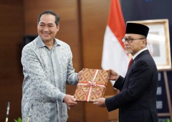 Jokowi Berhentikan Muhammad Lutfi, Tunjuk Zulkifli Hasan Sebagai Mendag