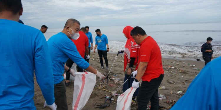 Exploring Mandeh Bersihkan 2,1 Ton Sampah di Padang