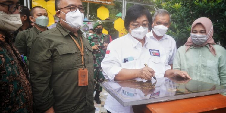 Resmikan Eco Bee Park, Menteri LHK Dorong UMKM Manfaatkan Madu dan Kelor