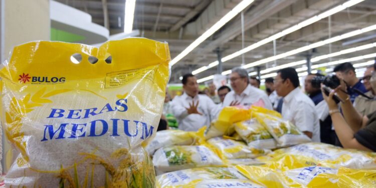BULOG Gandeng Hypermart Perluas Jangkauan Operasi Pasar