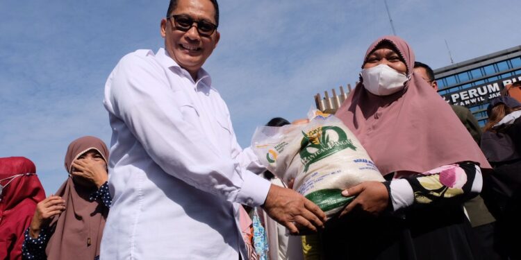 21,3 Juta Keluarga Dapat Bantuan Beras 10 Kilogram Per Bulan