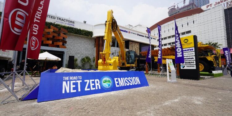 UT Perkenalkan Electric Excavator di Ajang Mining Indonesia 2023