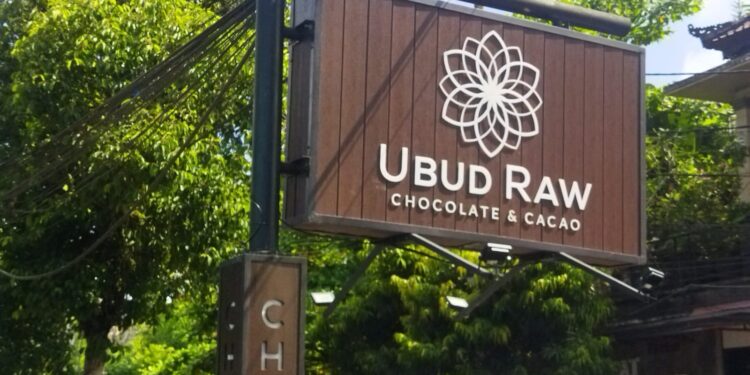 Menikmati Cokelat Sehat di Ubud Raw