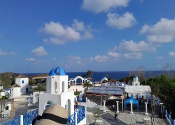 Menikmati Suasana Santorini di Jungwok Resort, Gunung Kidul