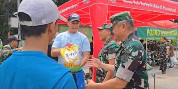 BULOG, TNI Salurkan Bantuan bagi Pengemudi Ojol, Pasukan Orange, Masyarakat Umum