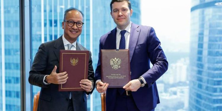 Menperin RI Lakukan Pertemuan Bilateral dengan Menperindag Rusia di Moskow