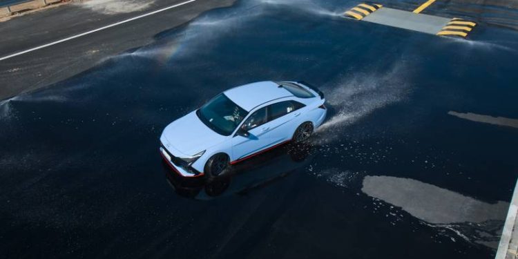 Ini Alasan Ban Mobil Listrik dan Mobil Konvensional Didesain untuk Pemakaian Berbeda